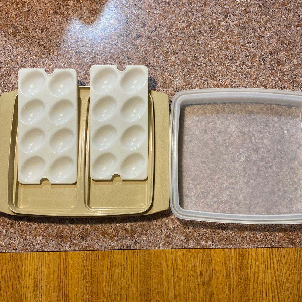 Vintage Tupperware Deviled Egg Keeper w/ Lid & 2 Egg Trays